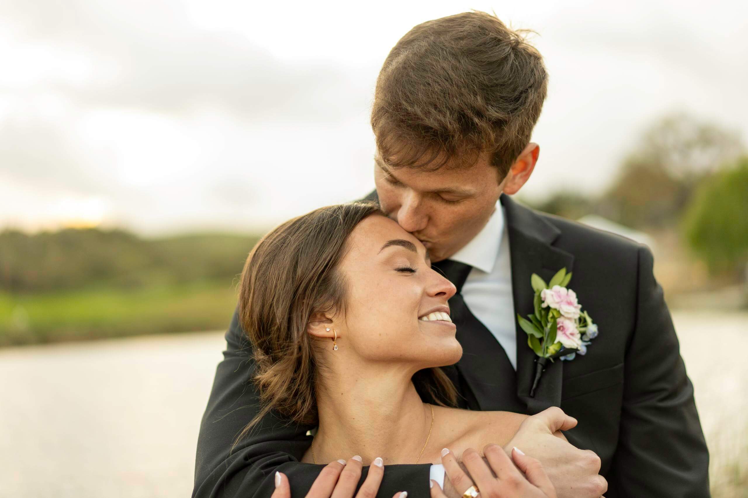 timeless-images-wedding-couple-romantic-moment-central-coast.jpg