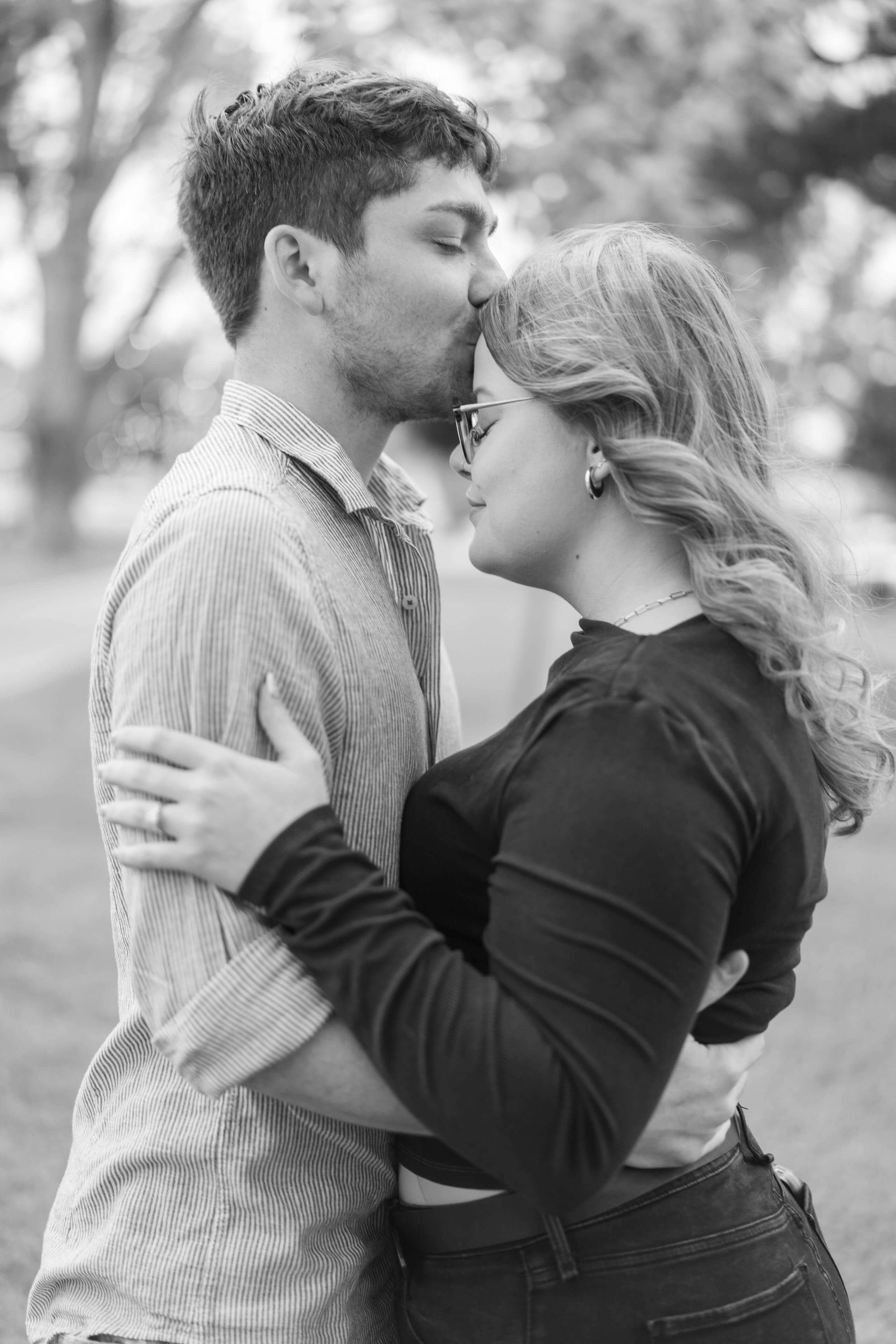 romantic-couple-kissing-timeles...s-central-coast-california.jpg