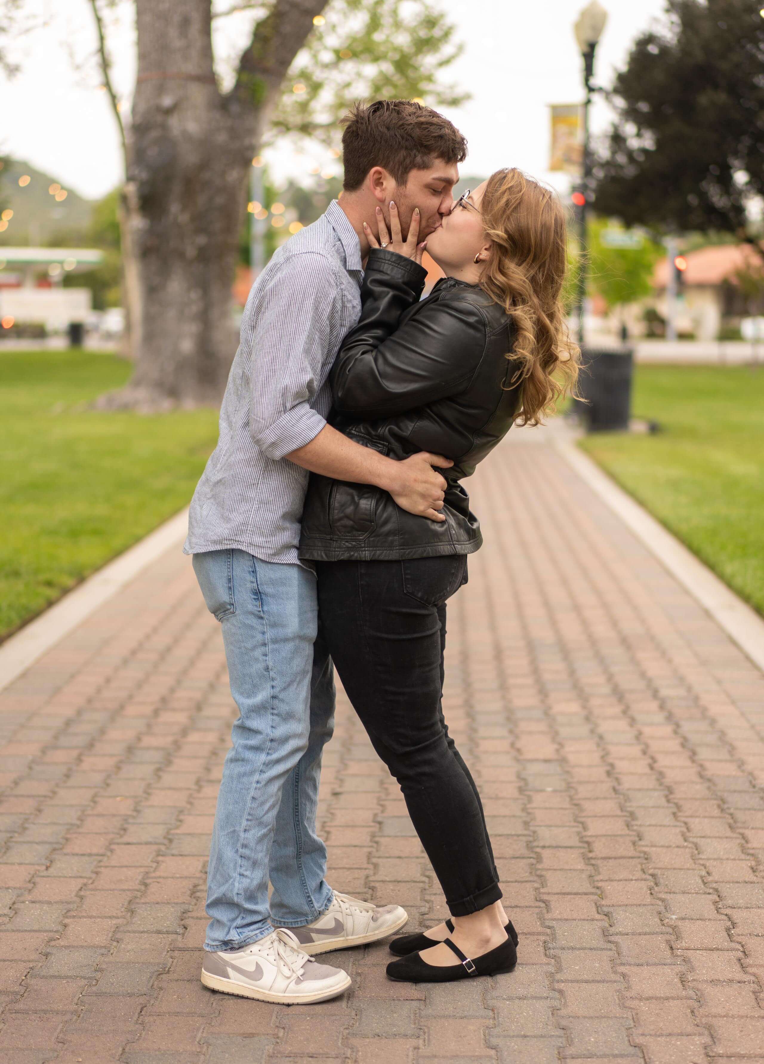 romantic-couple-kissing-central-coast-timeless-images.jpg
