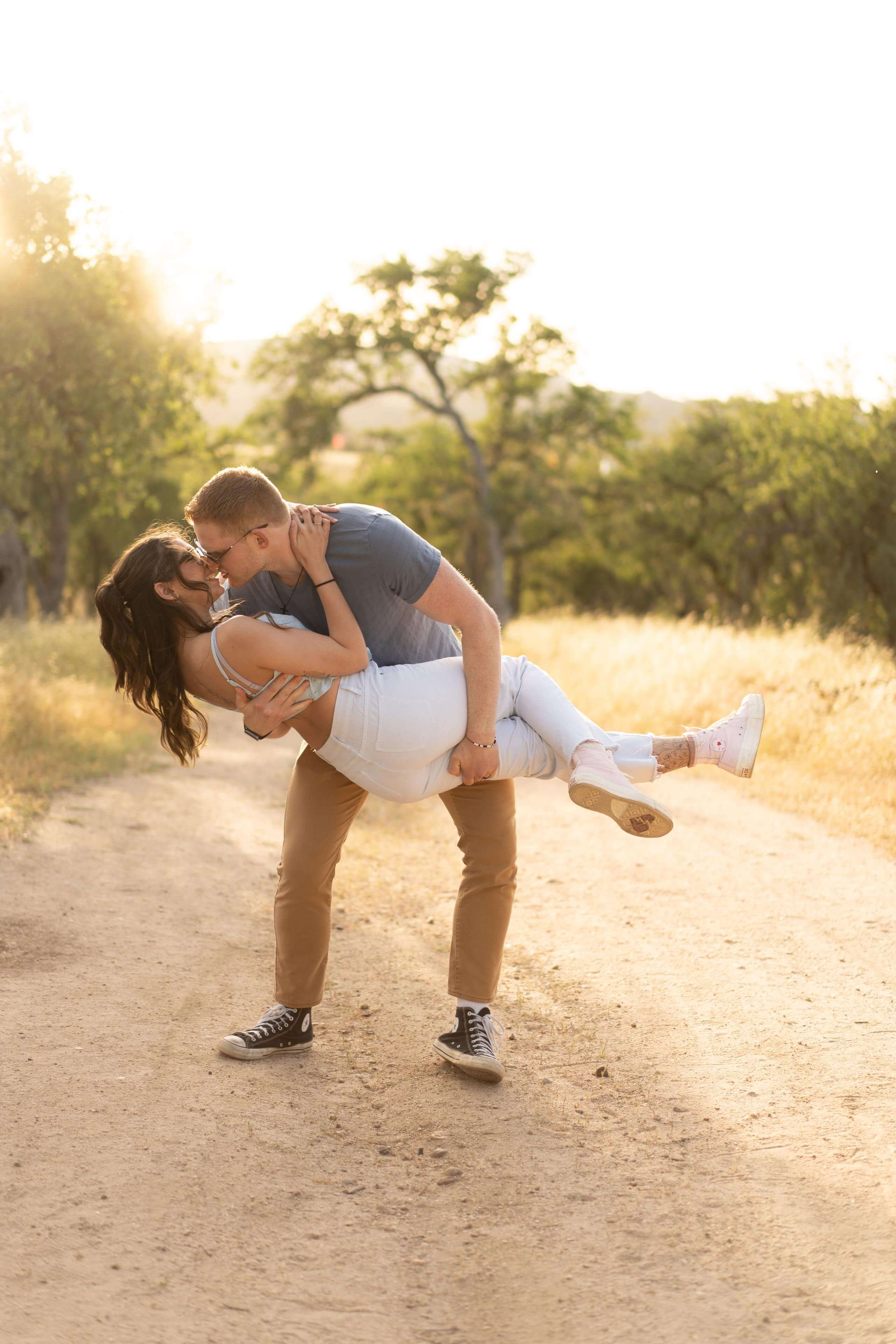 central-coast-california-outdoo...ouple-kiss-timeless-images.jpg