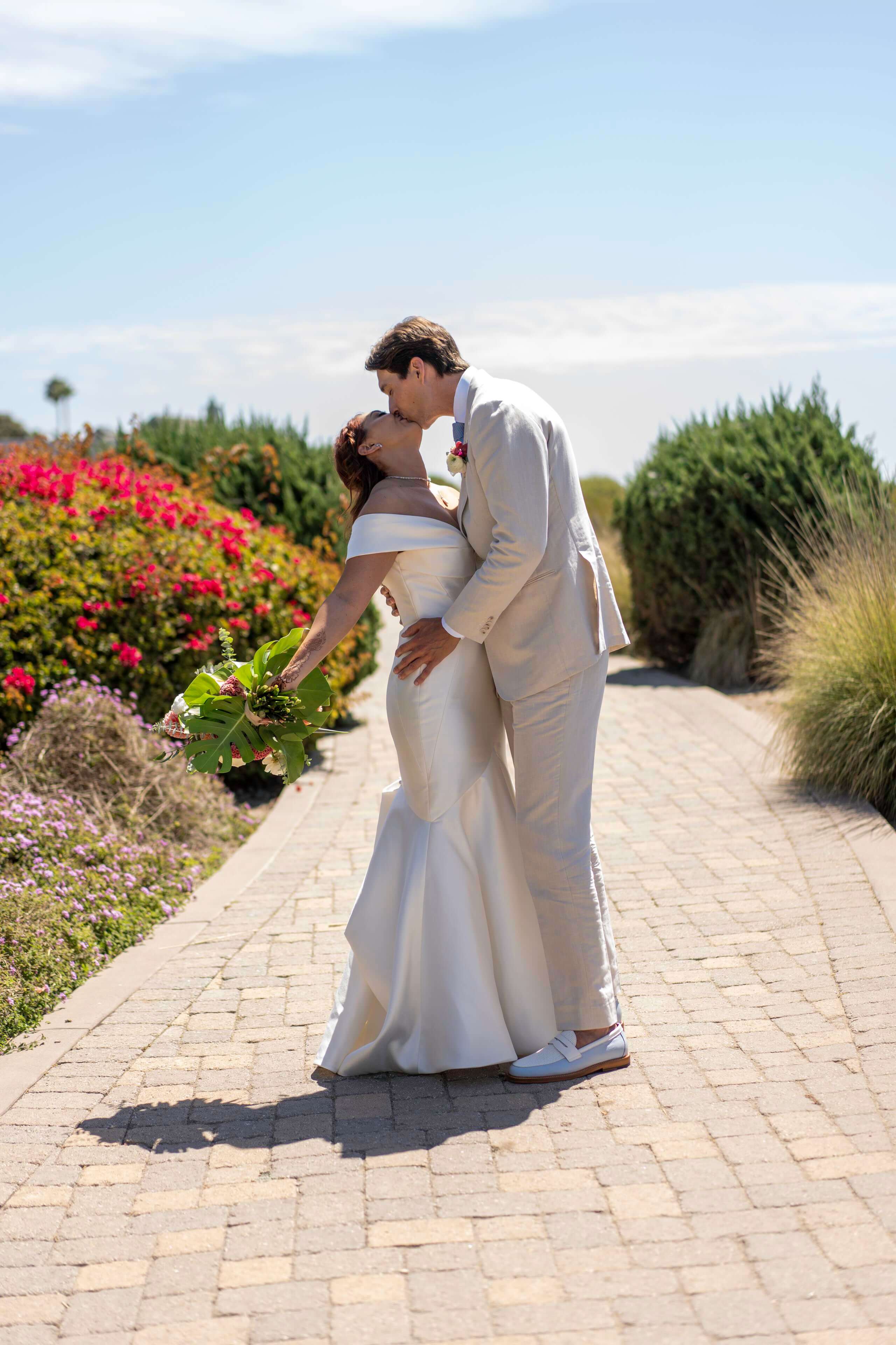 elegant-central-coast-wedding-kiss-timeless-images.jpg
