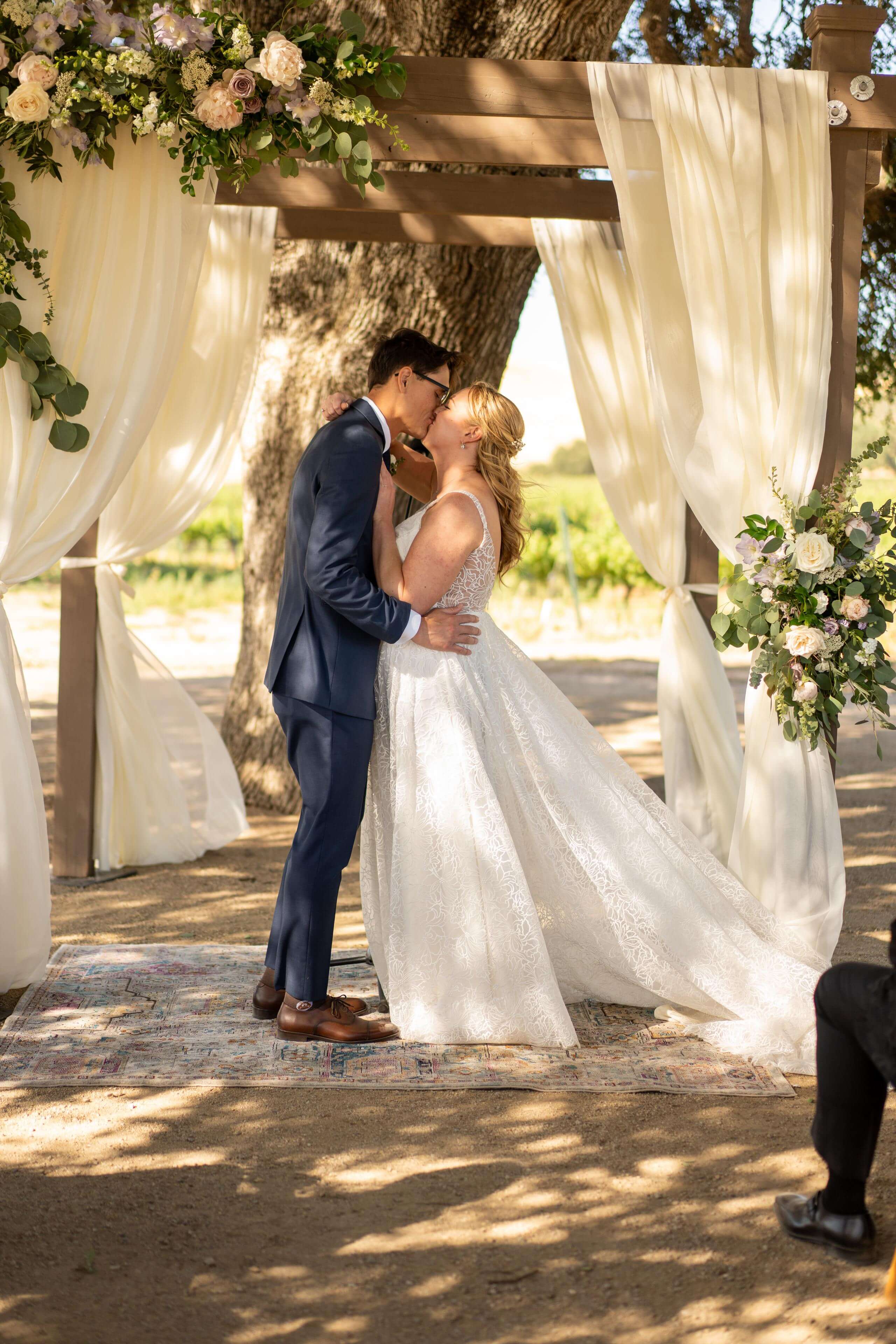 timeless-images-central-coast-wedding-kiss.jpg