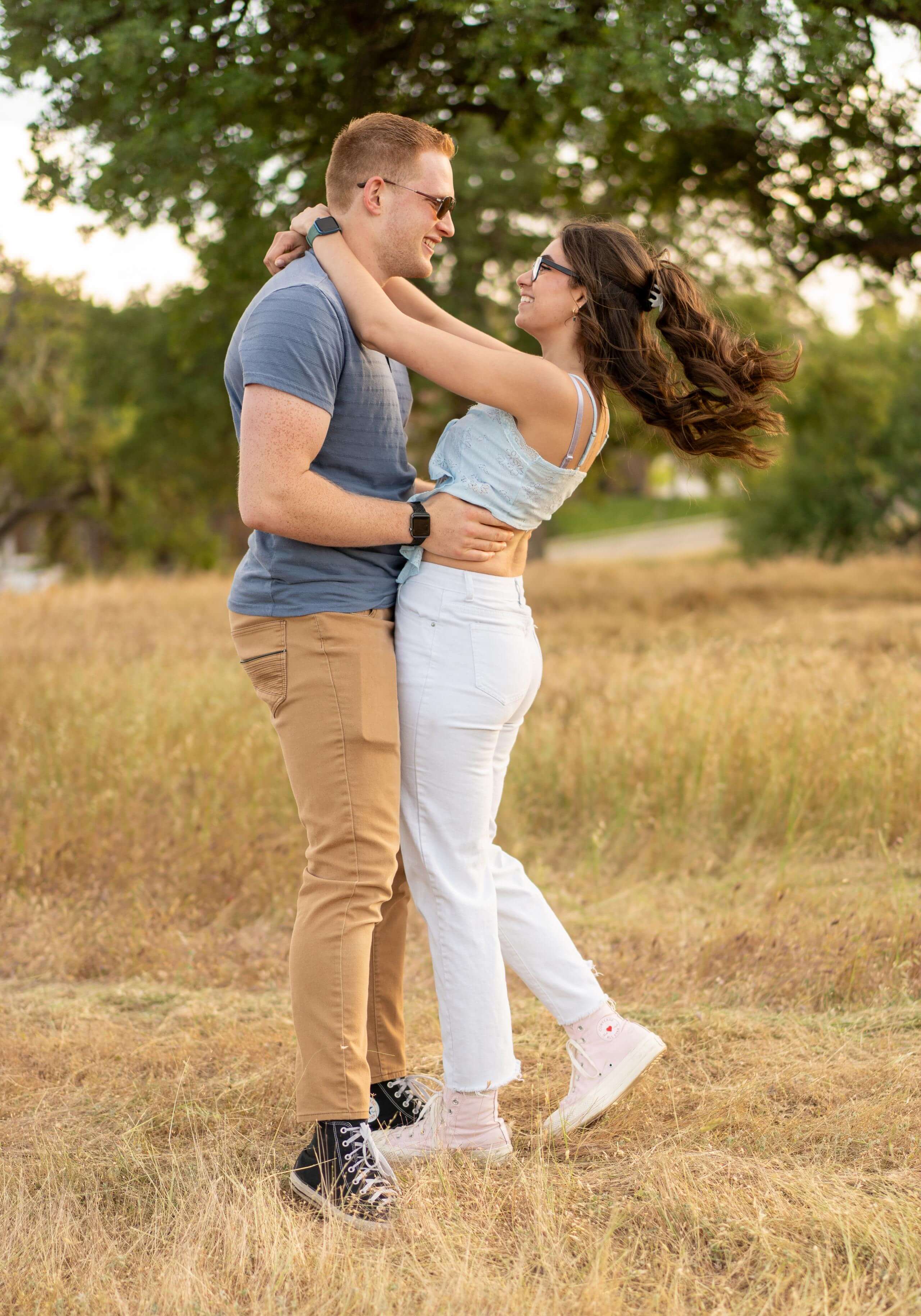 romantic-couple-embrace-central...hotography-timeless-images.jpg